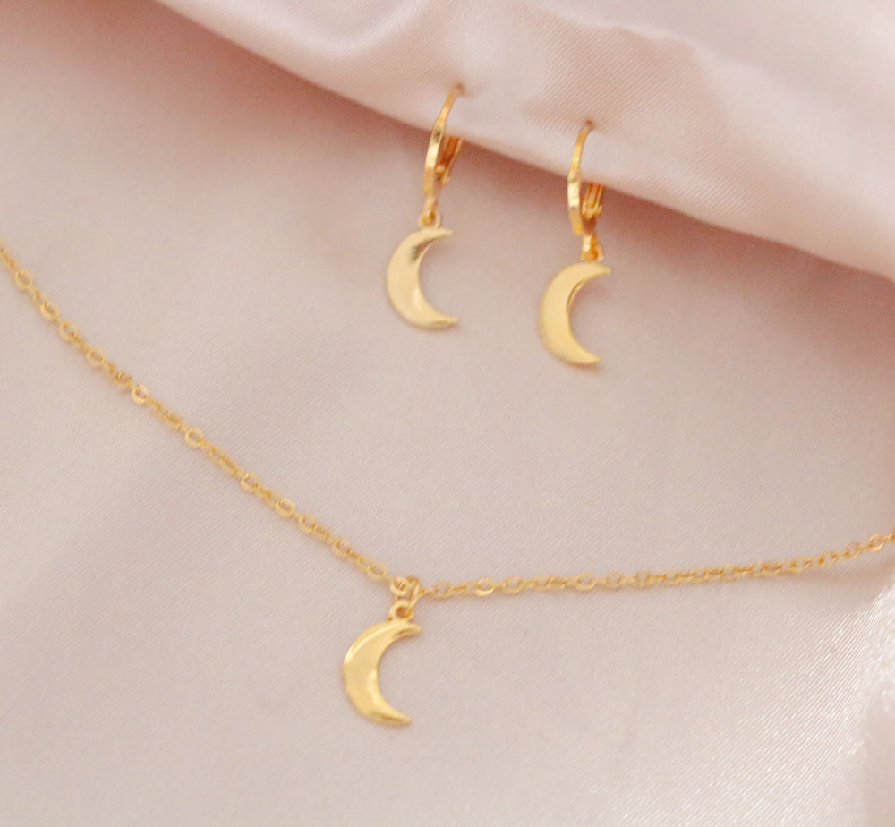 
                
                    Load image into Gallery viewer, Moonlight Necklace
                
            